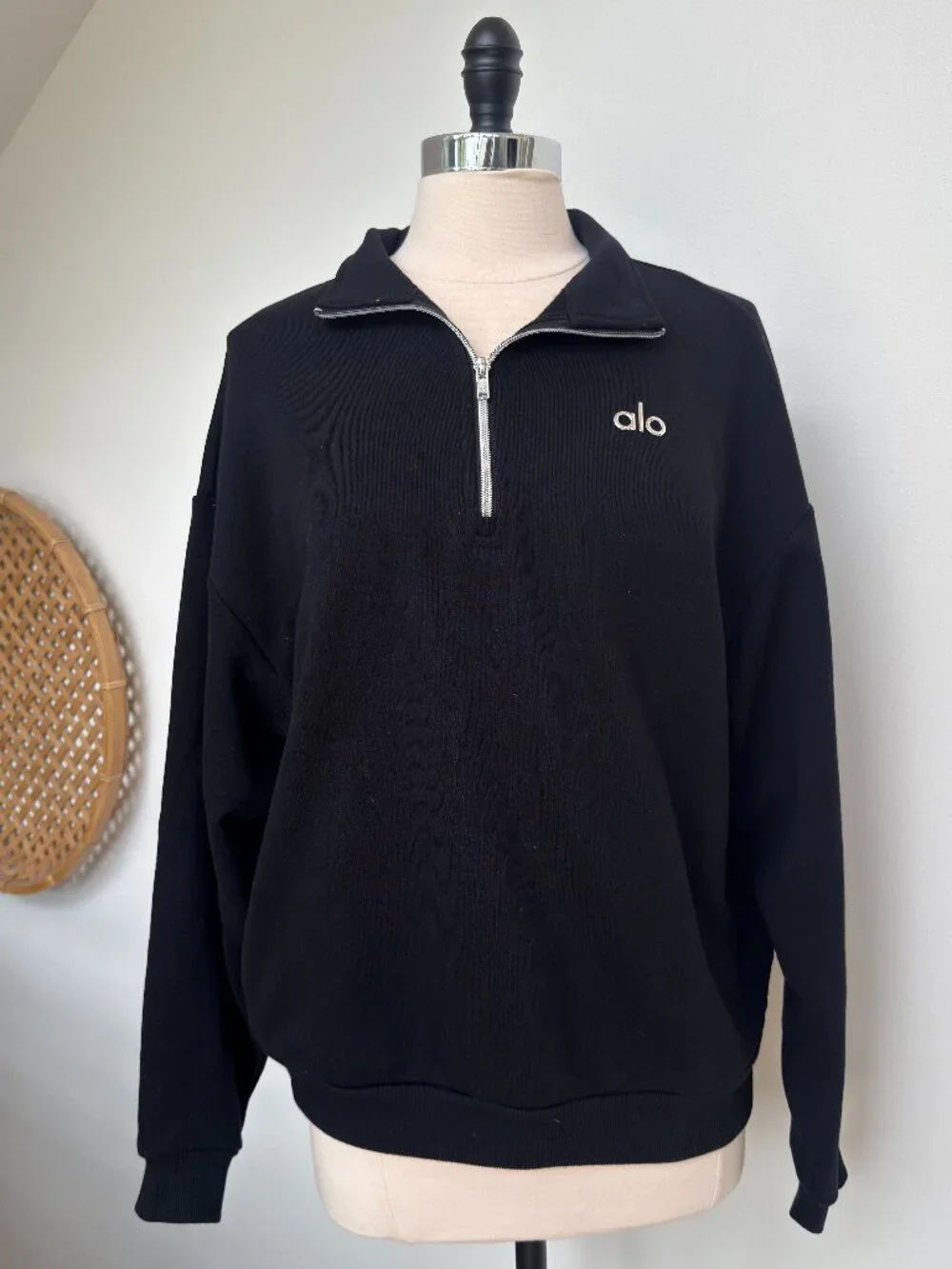Alo Yoga Accolade 1/4 Zip Pullover in Black - Picture 1 of 4